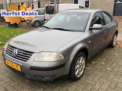 Volkswagen Passat - 1.6 Comfortline|Airco|