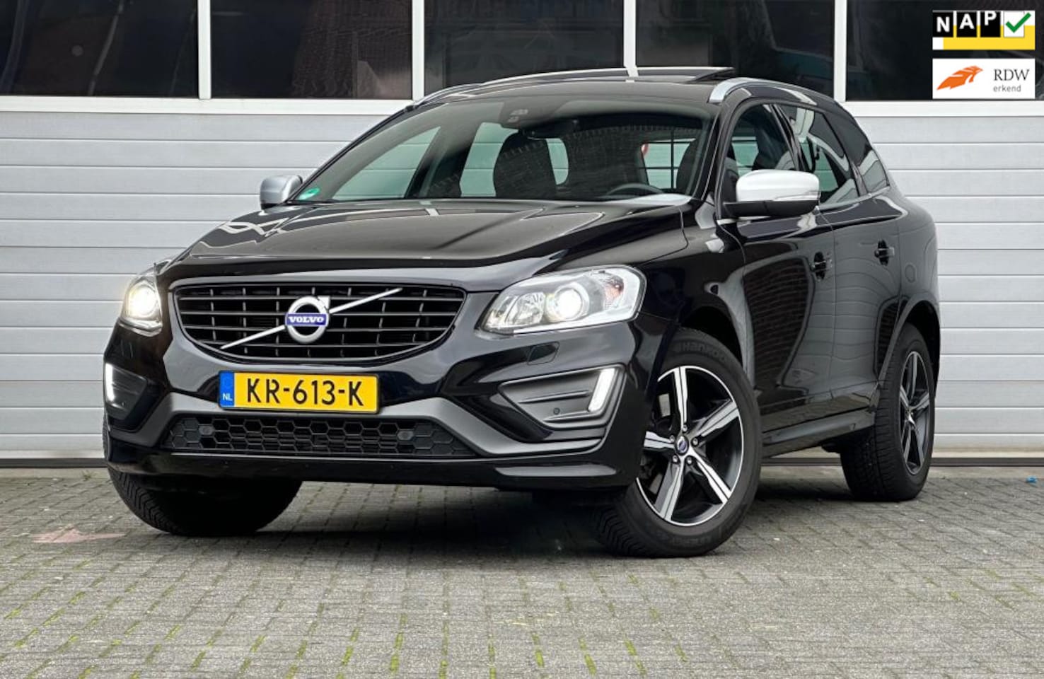 Volvo XC60 - T5 Polar+ R-Design Xenon Pano Camera Standkachel - AutoWereld.nl