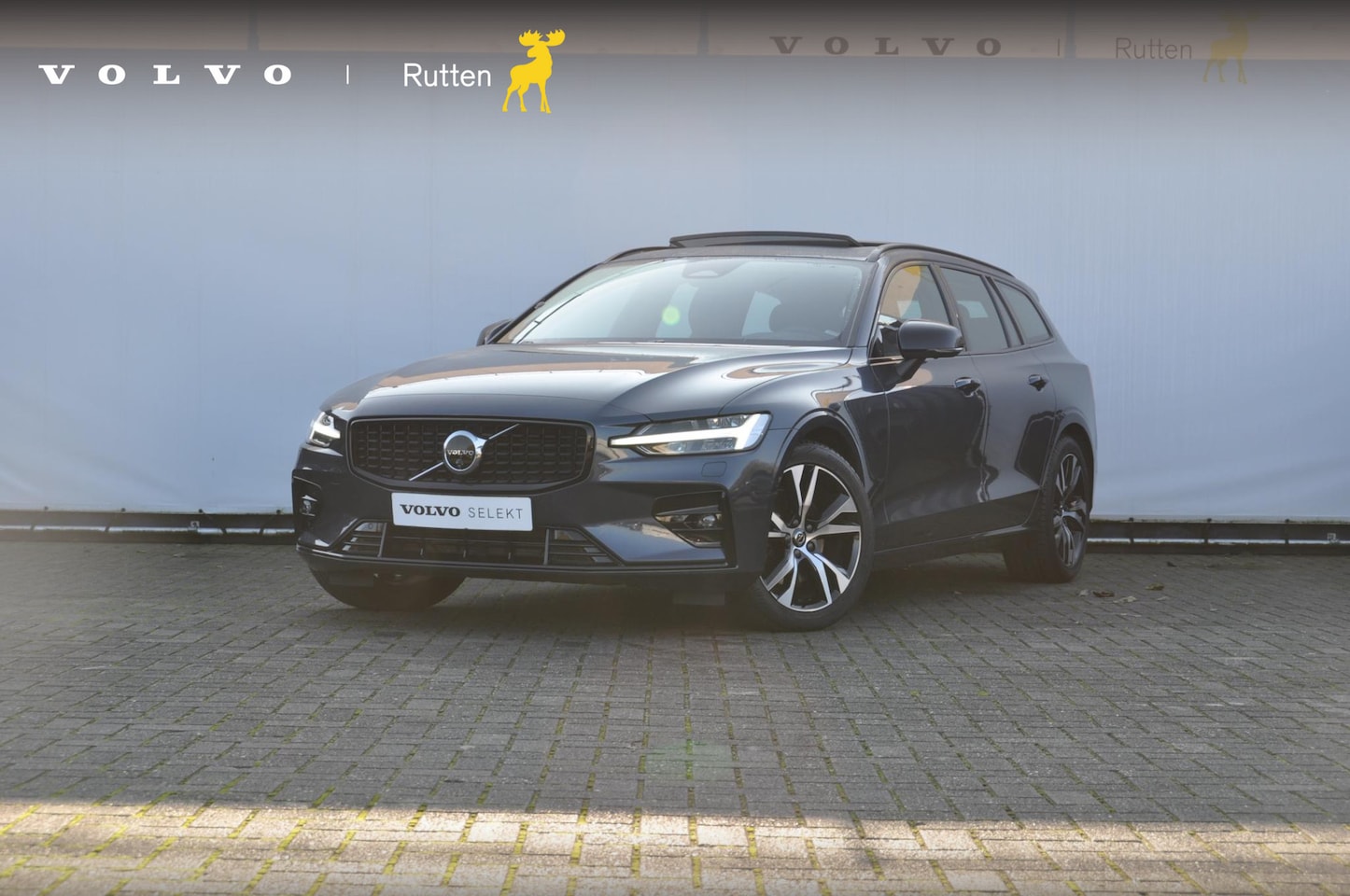 Volvo V60 - 163pk B3 Ultimate Dark / Adoptieve Cruise control / Pilot Assist / Semi elektrische trekha - AutoWereld.nl