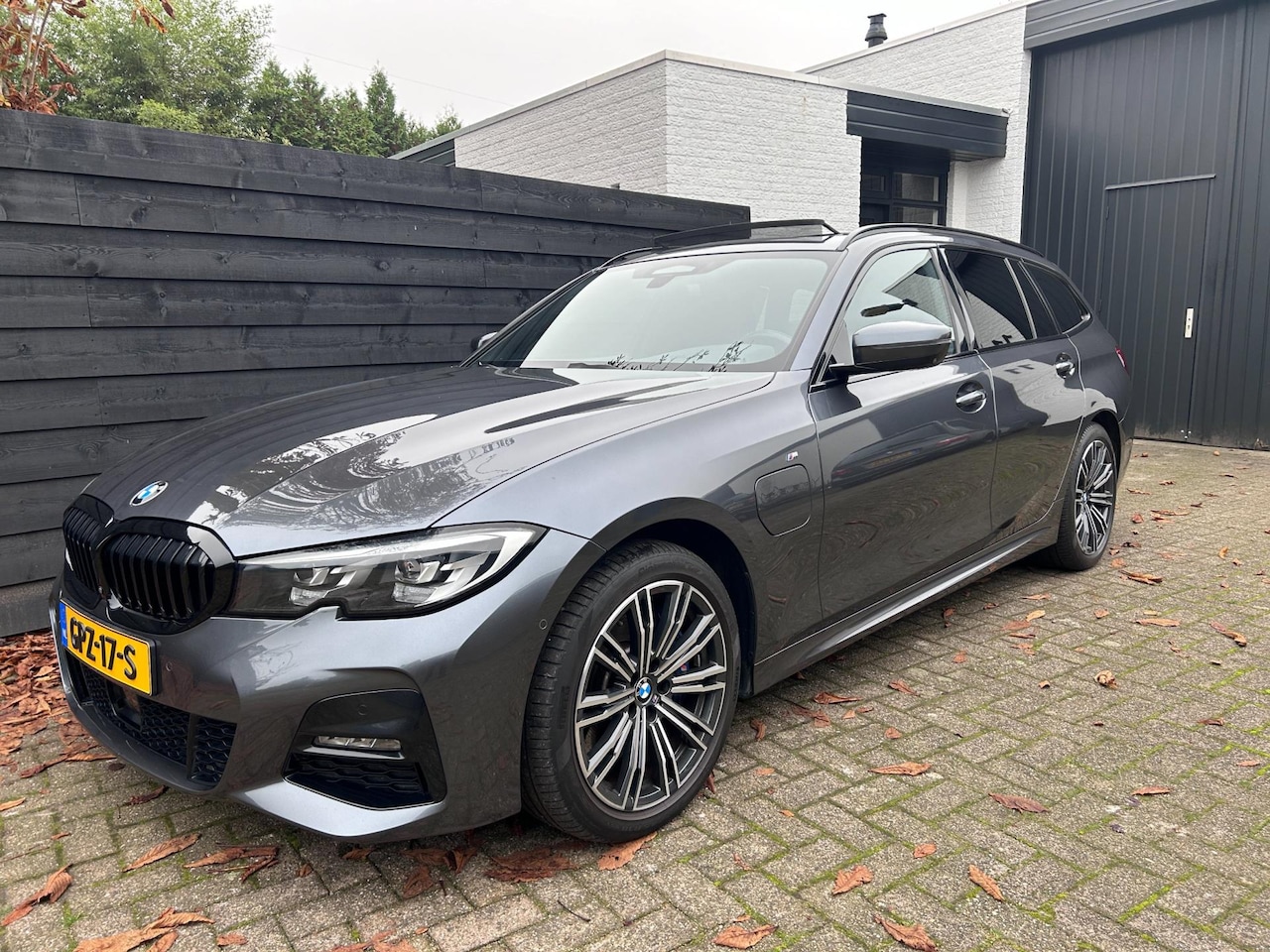 BMW 3-serie Touring - 330e M-Sport, Pano, Drive Ass. Prof, H&K, Dealer onderhouden - AutoWereld.nl