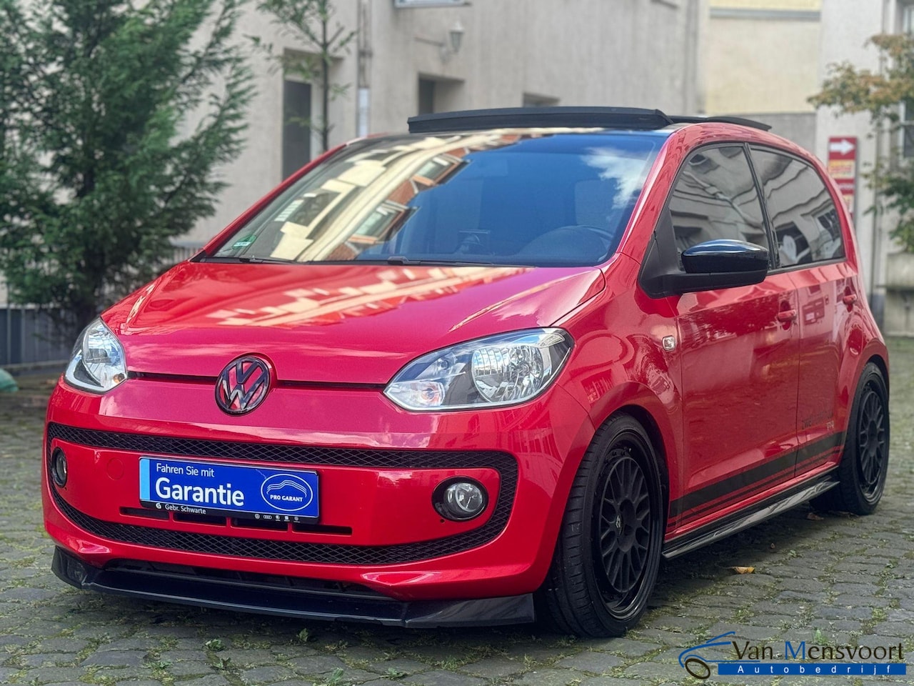 Volkswagen Up! - 1.0 SportUP! BlueMotion Custom!|UniekExemplaar!|Panorama|Navi - AutoWereld.nl