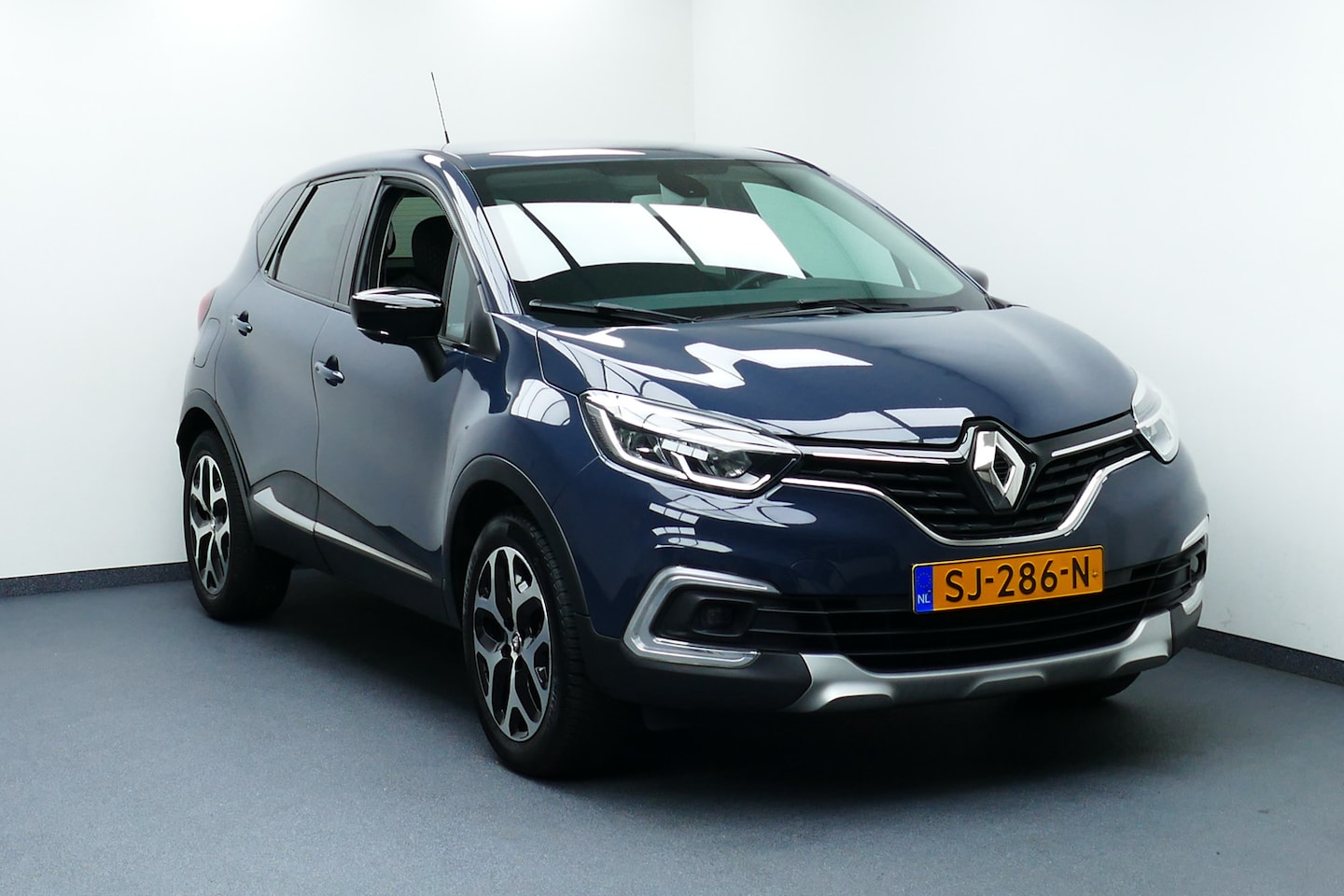 Renault Captur - 0.9 TCe Intens. Navi, Clima, Cruise, 17"LMV, Led Koplampen, Haak 1200kg - AutoWereld.nl