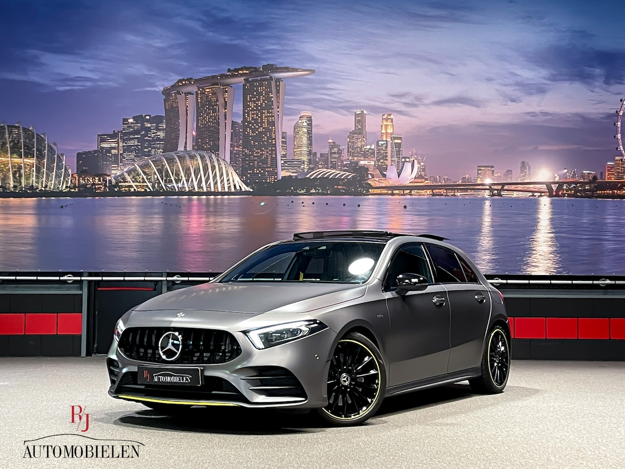 Mercedes-Benz A-klasse - A200 AMG Edition 1 Mattegrijs|Burmester|360Cam|Trekhaak|Sfeer - AutoWereld.nl