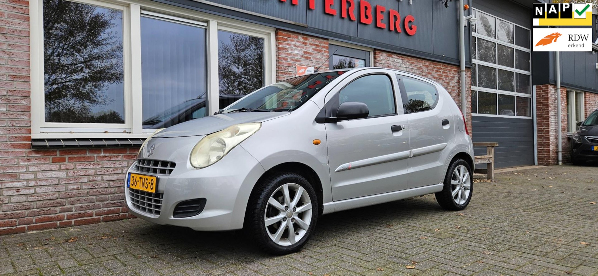 Suzuki Alto - 1.0 Silver-line Airco! Leuke/Nette Auto! NAP! Half Lederen Bekleding! - AutoWereld.nl