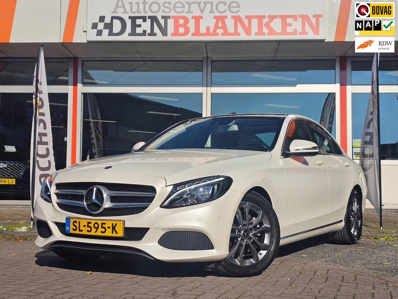 Mercedes-Benz C-klasse - 180 Premium Plus Automaat BJ.2018 / Panodak / Navi / Leder / Camera / 17"Lmv !! - AutoWereld.nl