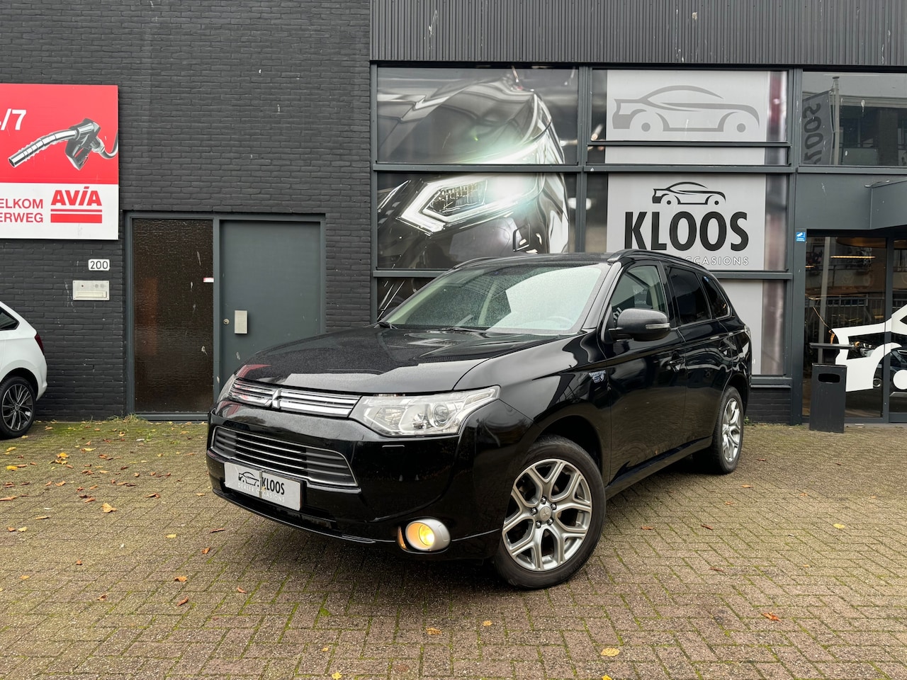 Mitsubishi Outlander - 2.0 PHEV instyle 2.0 PHEV Instyle, Automaat, 6 tot 12 maanden garantie - AutoWereld.nl