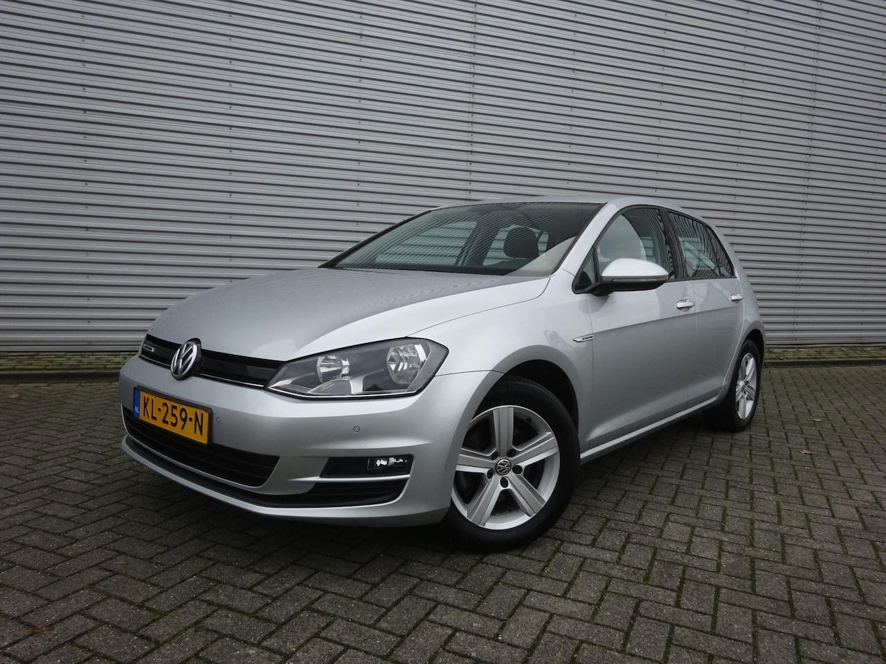 Volkswagen Golf - 1.4 TGI CNG Highline Navi / Lm velgen / Cruise control / App Connect - AutoWereld.nl