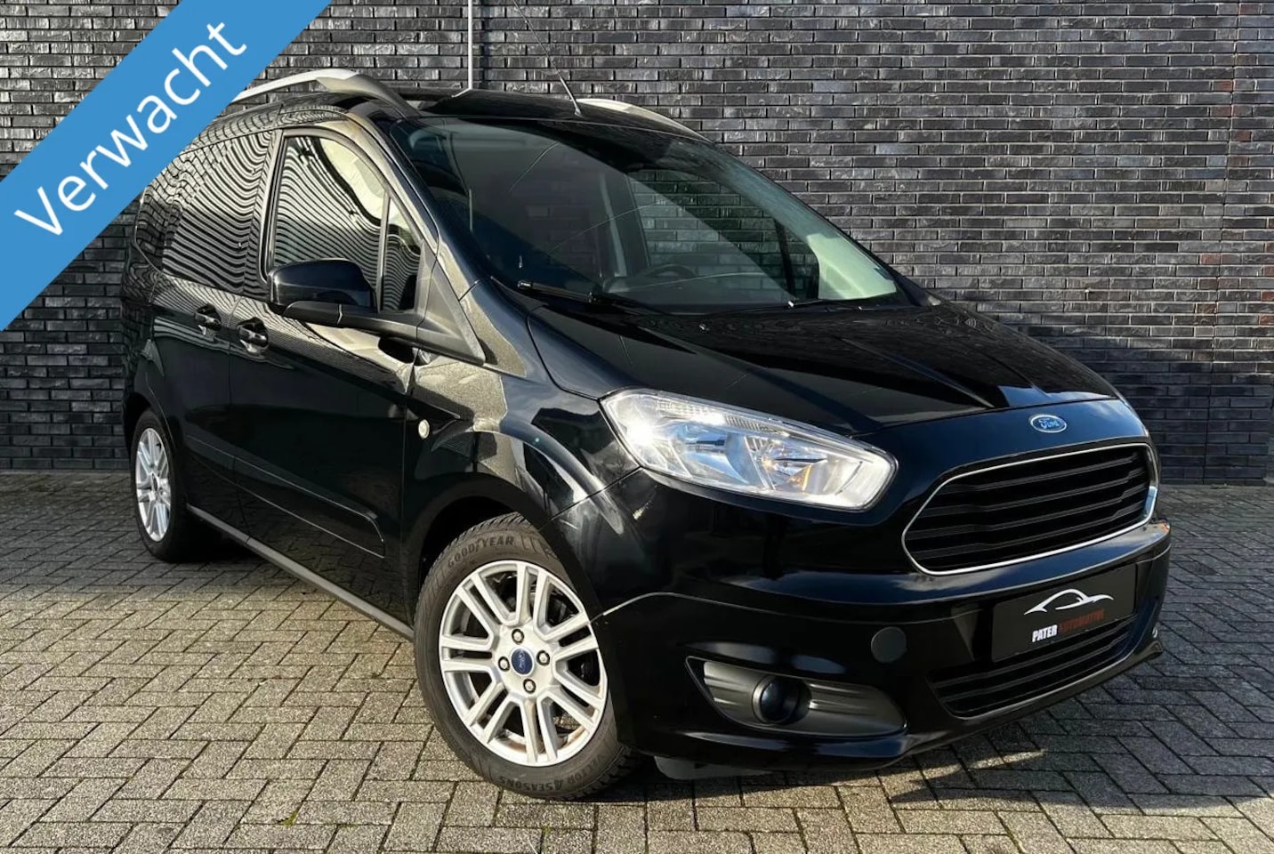 Ford Tourneo Courier - 1.0 Titanium KOMT BINNEN! Cruise control|Navigatie|Stoelverwarming|Schuifdeuren - AutoWereld.nl