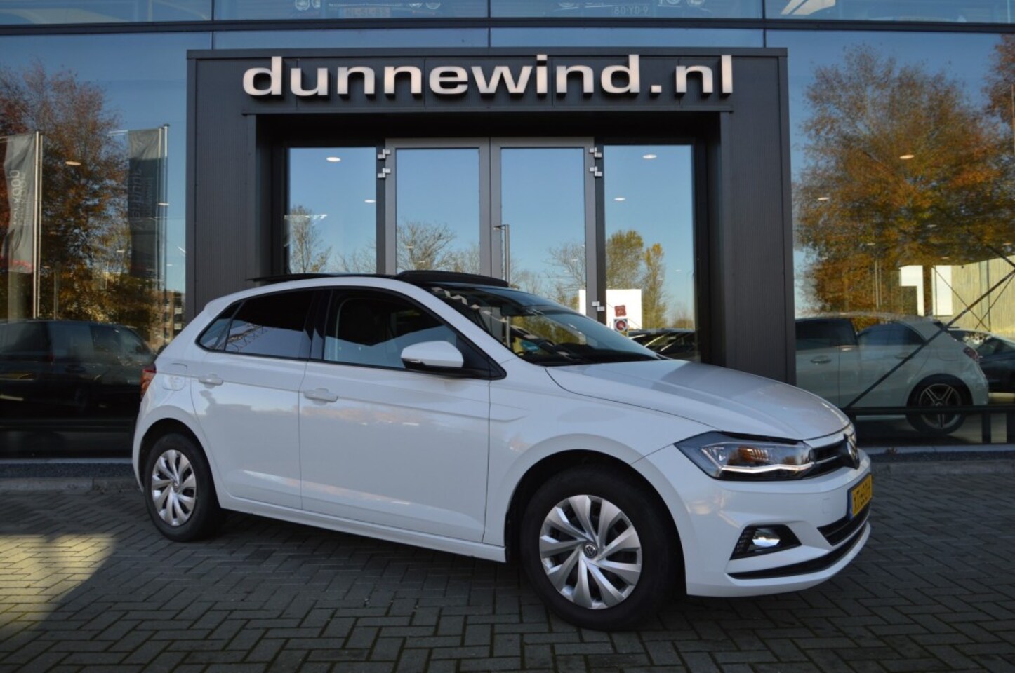 Volkswagen Polo - 1.0 TSI Comfortline Business Panodak LED - AutoWereld.nl