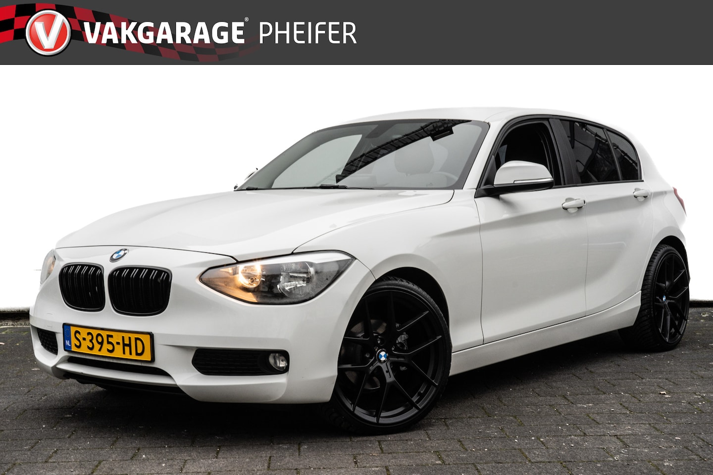 BMW 1-serie - 114i EDE Android auto/ Lmv/ Airco/ Pdc/ Stoelverwarming/ Stuurwielbediening - AutoWereld.nl