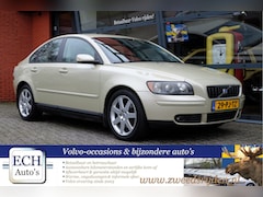 Volvo S40 - 2.4 140 pk 5-cilinder, Momentum, Trekhaak, Houtinleg, Airco