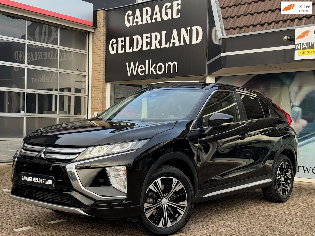 Mitsubishi Eclipse Cross - 1.5 DI-T 4WD Instyle | Pano | Xenon | Volleder | Navi | Camera | Trekhaak | Iso | Pdc | Cl - AutoWereld.nl