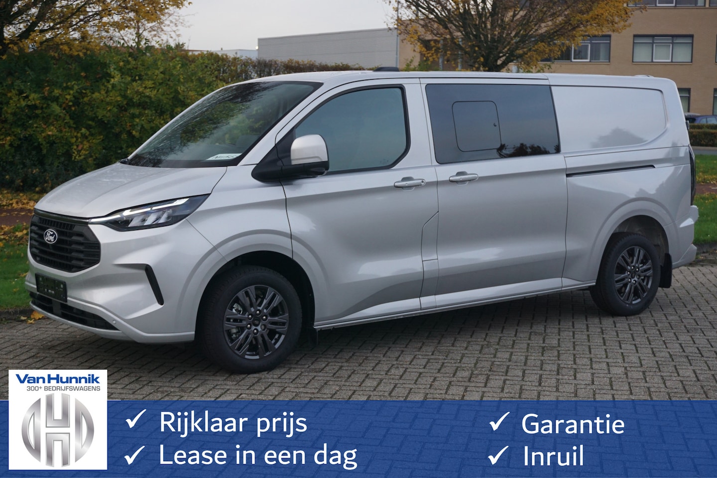 Ford Transit Custom - 320L 170PK DC Limited AUT MY2024 Navi, ACC, Trekhaak, 360° Cam, 17" LM, 2x Schuifdeur!! NR - AutoWereld.nl