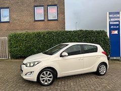 Hyundai i20 - 1.2i i-Motion Airco, Lmv, Elec.Pakket Zaterdag 15-03 zijn wij geopend 9:00 / 15:00