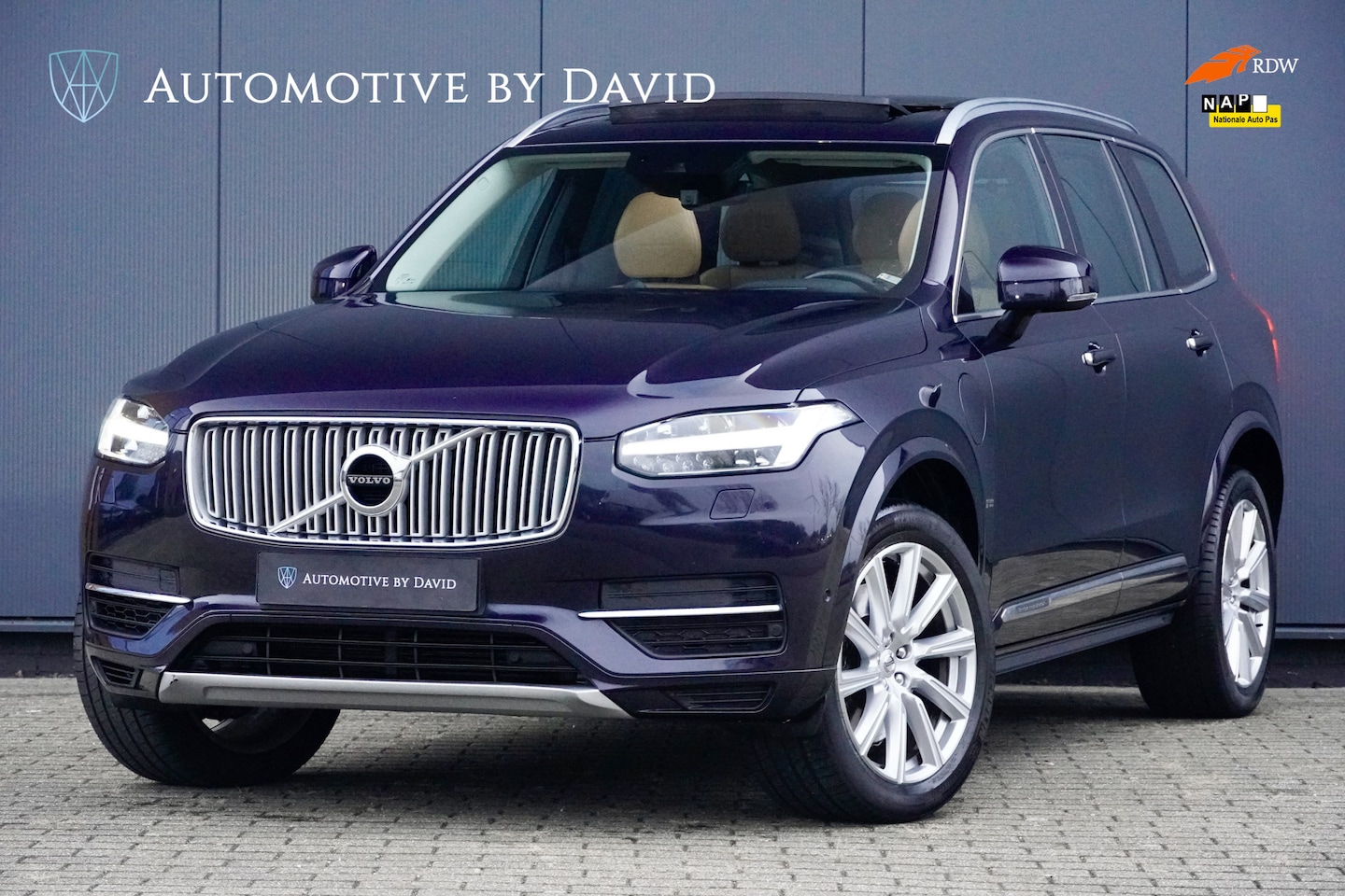 Volvo XC90 - 2.0 T8 408 pk TE AWD INSCRIPTION AUTOMAAT 1e EIGENAAR / B&W / LUCHTVERING / 7-PERSOONS / T - AutoWereld.nl