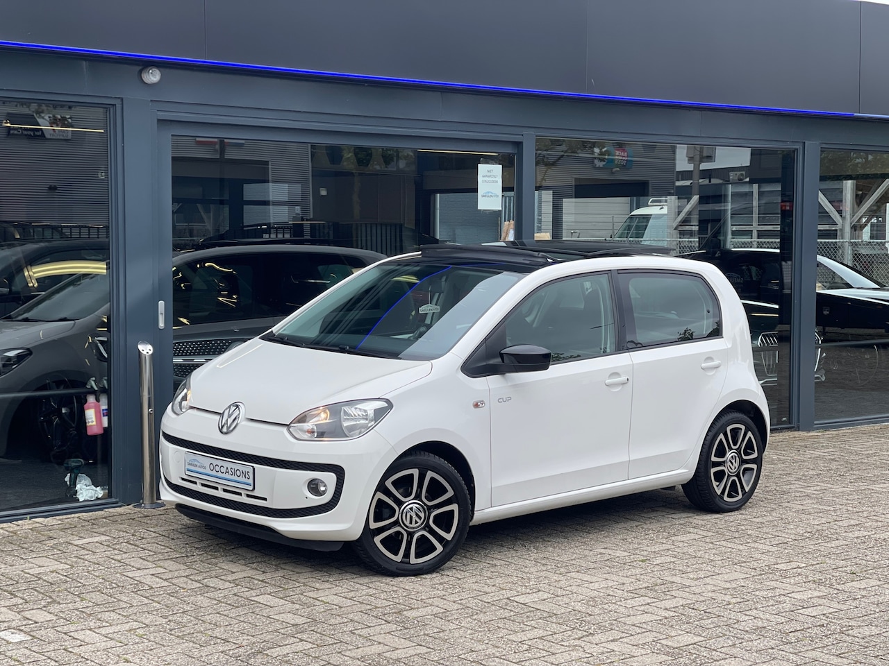 Volkswagen Up! - 1.0 high up! CUP EDITION PANO/NAVI/STOELVERWARMING - AutoWereld.nl