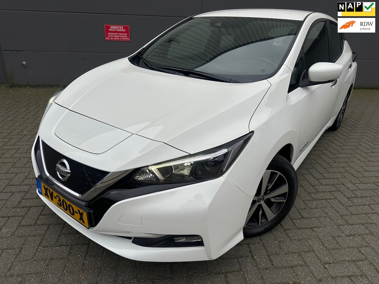 Nissan LEAF - Acenta 40 kWh*NAVI*STOEL-STUUR VERWARMING*NAVI*CAMERA*CRUISE*APK*NAP - AutoWereld.nl