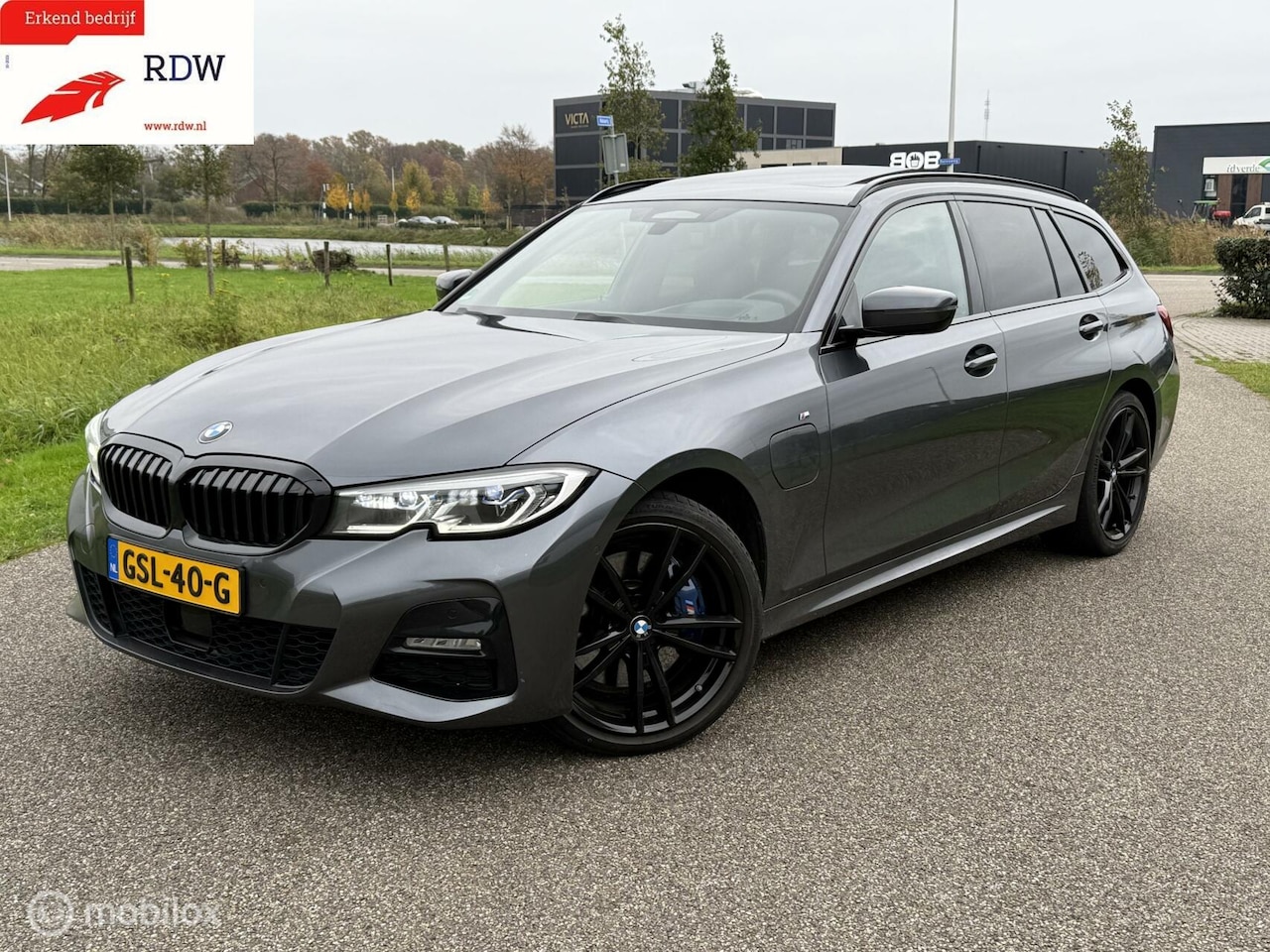 BMW 3-serie Touring - 330e M-Sport High Exe. Pano-HUD-Laser-Trekhaak-HK - AutoWereld.nl