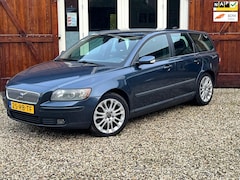 Volvo V50 - 2.5 T5 220pk vijfcilinder met 6-bak