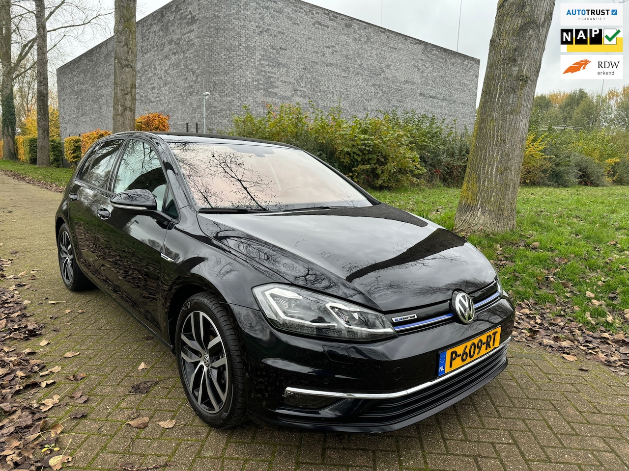 Volkswagen Golf - 1.5 TSI Highline/Pano/Led/Leer/Virtuelcockpit/ - AutoWereld.nl