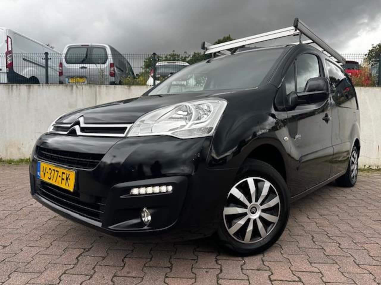 Citroën Berlingo - 1.6 BlueHDI 100 Business Economy S&S/AUTOMAAT/APPLE CARPLAY/NAVI/AIRCO/3 ZITS/CRUISE/APK 0 - AutoWereld.nl