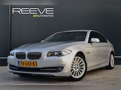 BMW 5-serie - 523i High Executive | Aut. | 204pk | 6-cil. | Nw. APK | Leer | Stoelverwarming | Trekhaak