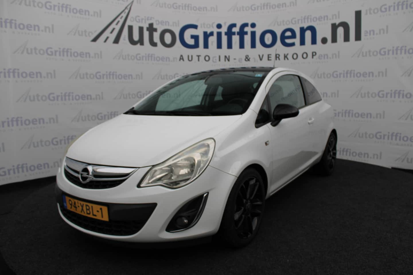 Opel Corsa - 1.4-16V Cosmo 100PK met lederen interieur - AutoWereld.nl