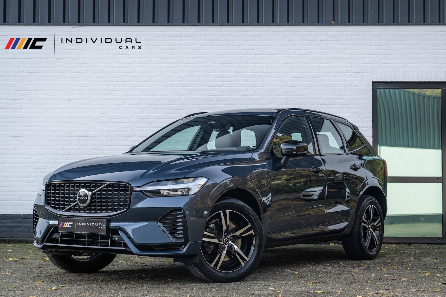 Volvo XC60 - 2.0 Recharge T6 AWD R-Design Facelift Pano Google - AutoWereld.nl