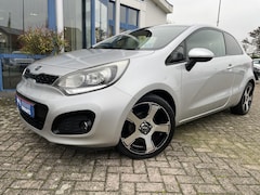 Kia Rio - 1.2 CVVT Super Pack | 17" LM-Velgen, Parkeersensoren, Licht en regen sensoren, Keyless go