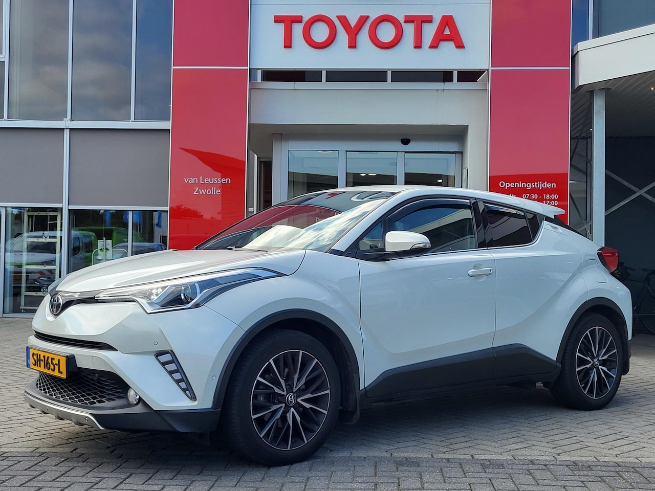 Toyota C-HR - 1.2 Turbo Executive LEER KEYLESS STOELVERW NAVI CLIMA AD-CRUISE 18' LM-VELGEN CAMERA PARK- - AutoWereld.nl