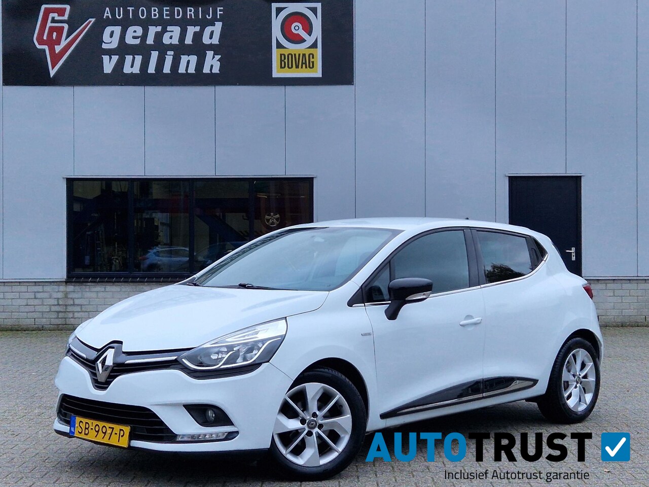 Renault Clio - TCe 90 Limited CRUISE AIRCO NAV BLUETOOTH PDC - AutoWereld.nl