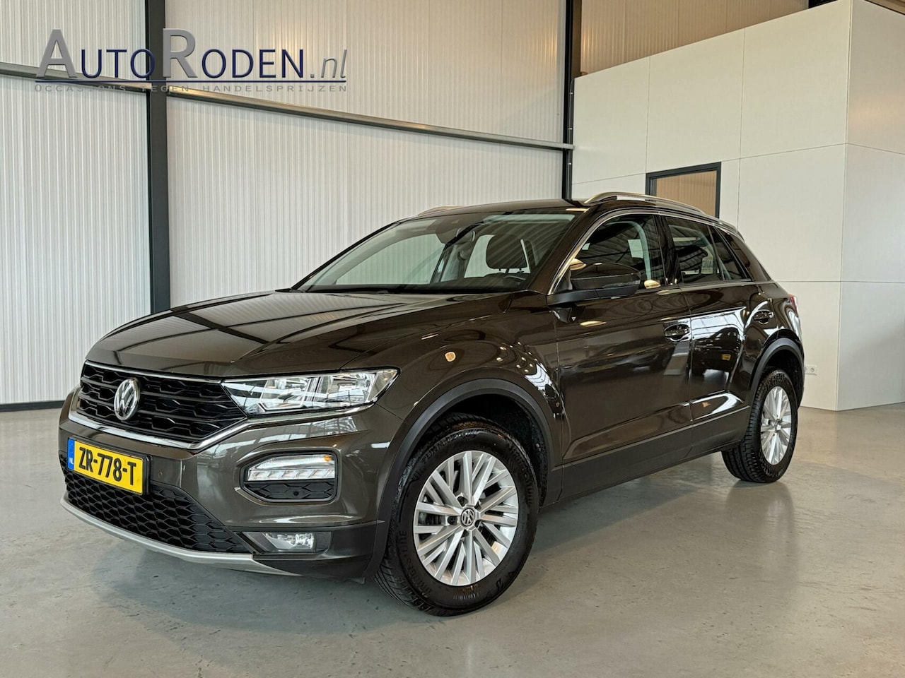 Volkswagen T-Roc - 1.0 TSI 85Kw Style Business|Trekhaak|Navi|Adapt.Cruise|CarPlay| - AutoWereld.nl