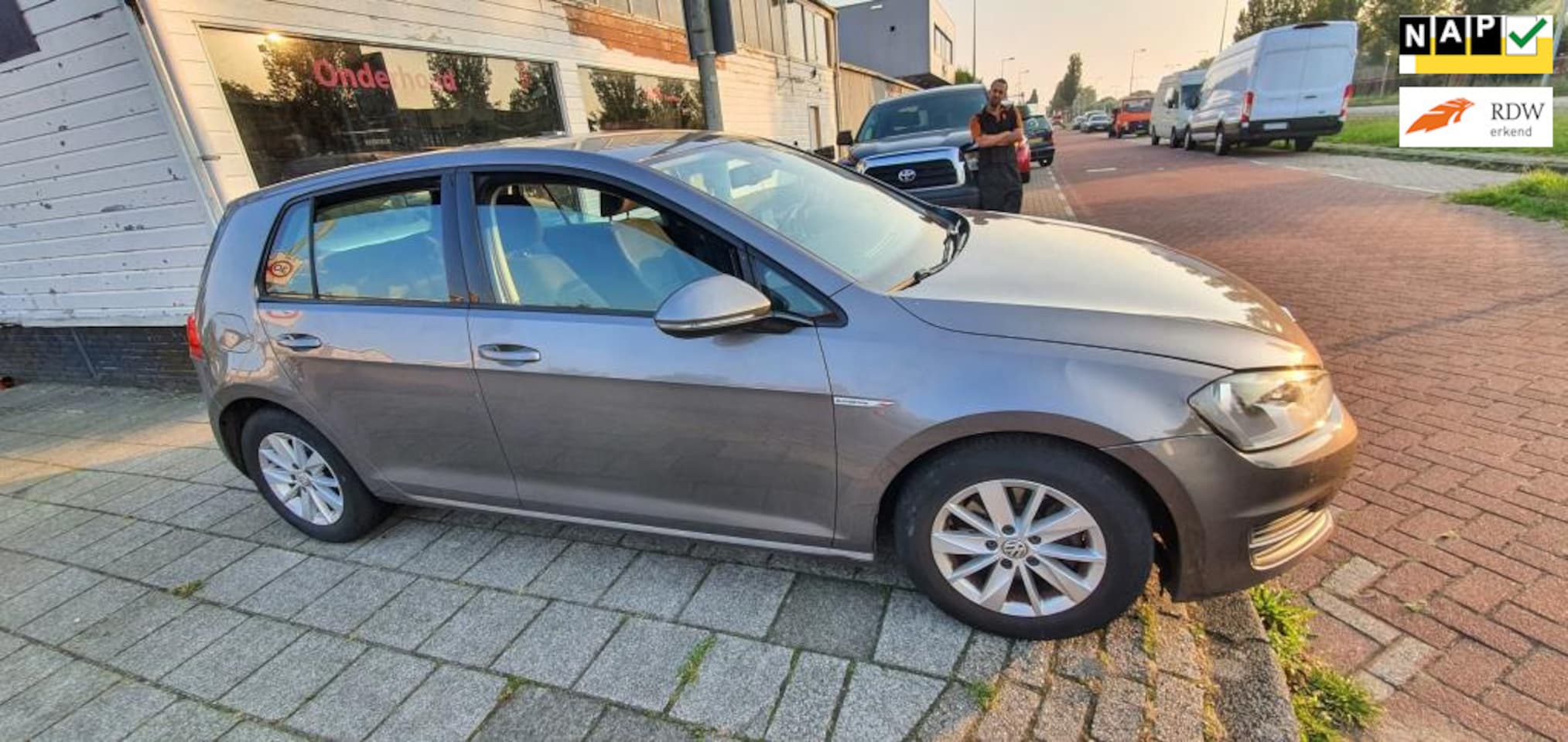 Volkswagen Golf - 1.6 TDI Comfortline BlueMotion 1.6 TDI Comfortline BlueMotion, - AutoWereld.nl