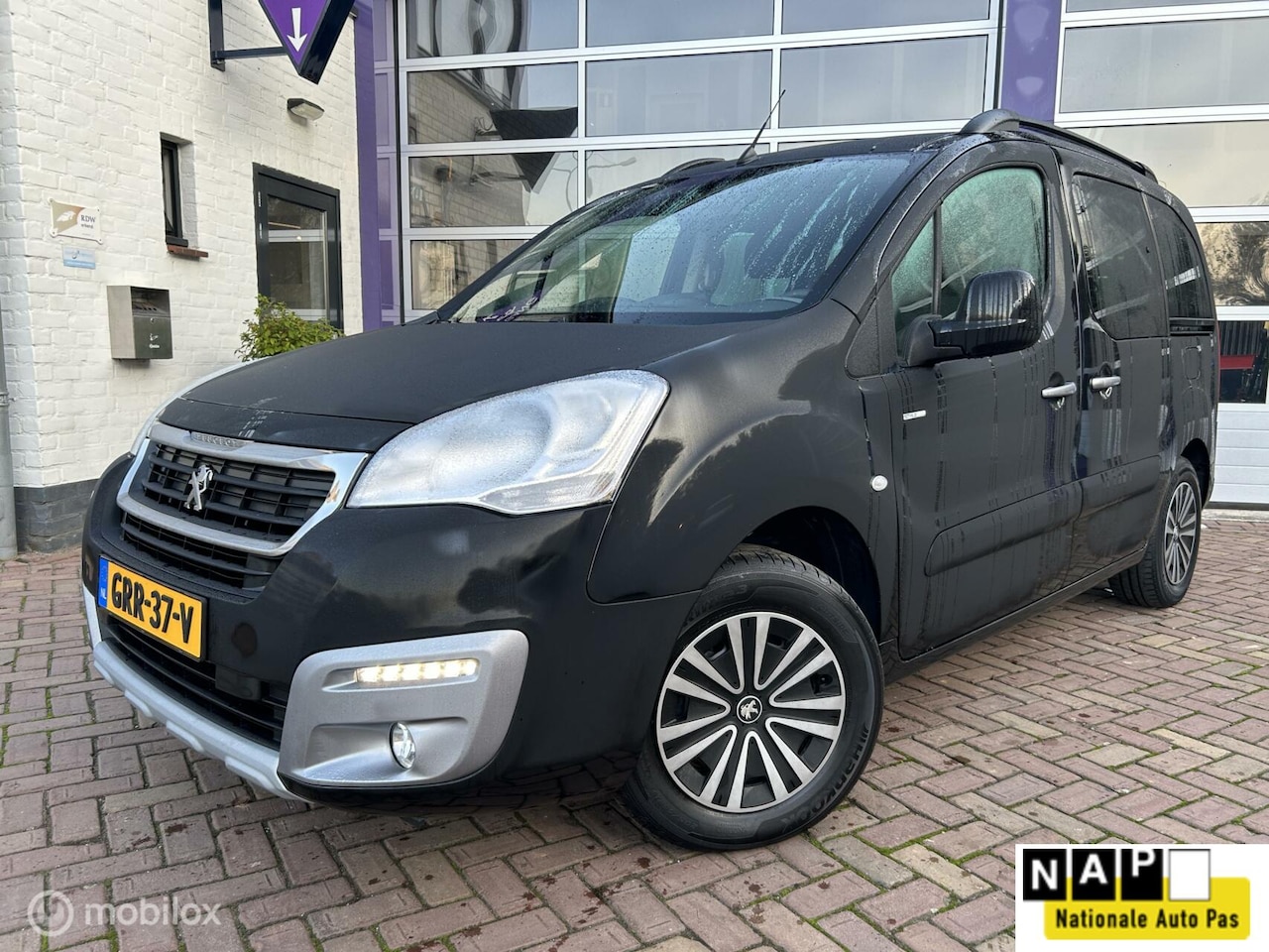 Peugeot Partner Tepee - 1.2 Style * AC * NAVIGATIE * TREKHAAK - AutoWereld.nl