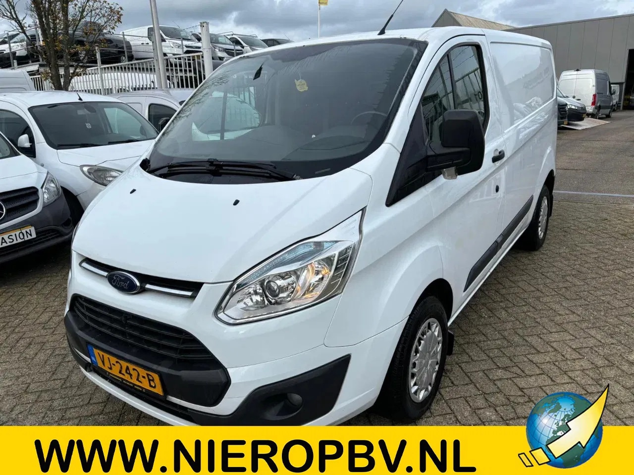 Ford Transit Custom - 2.2TDCI L1H1 Airco Cruisecontrol Trekhaak - AutoWereld.nl