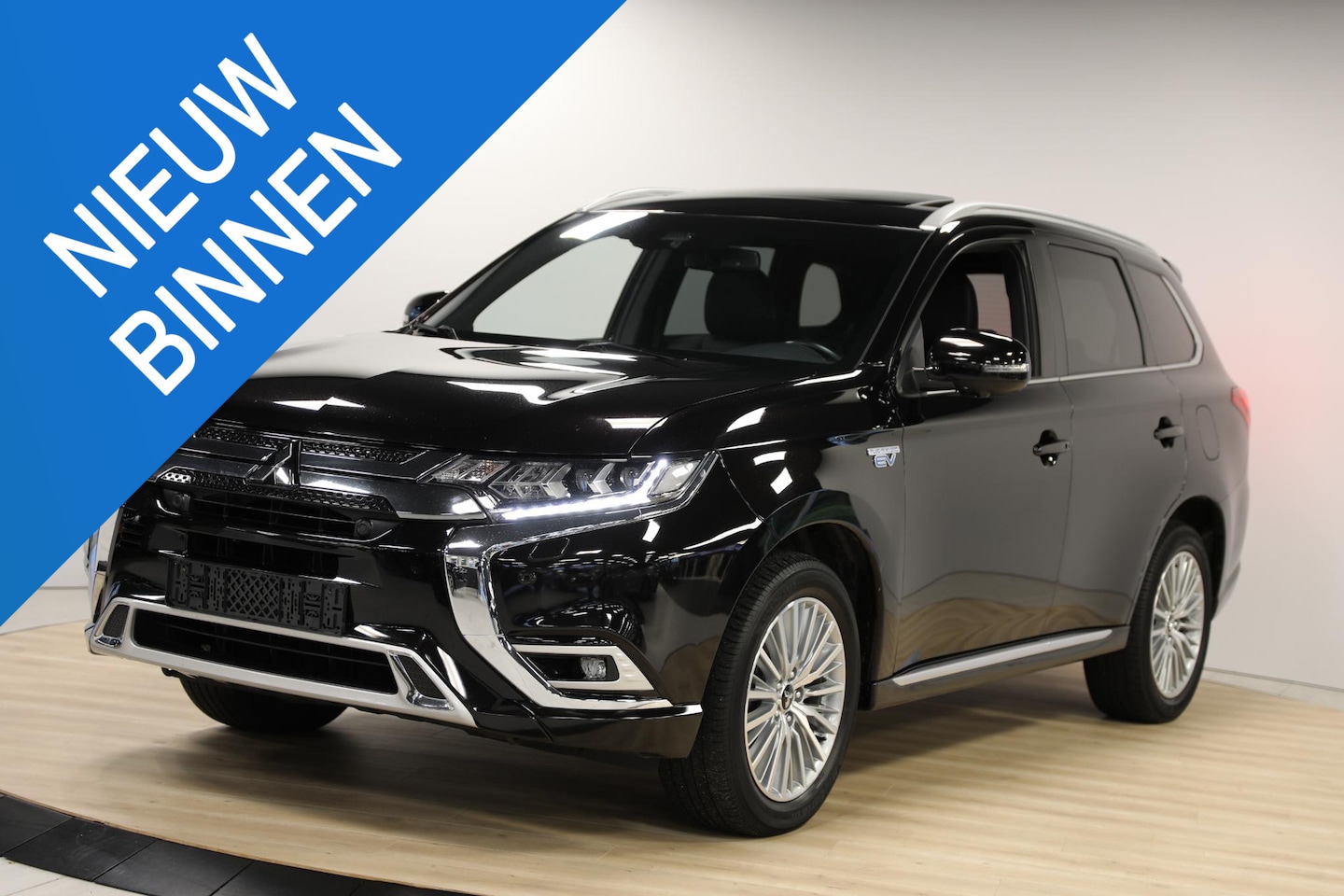 Mitsubishi Outlander - 2.4 PHEV Instyle | Schuif- opendak | Leer | Cruise - AutoWereld.nl