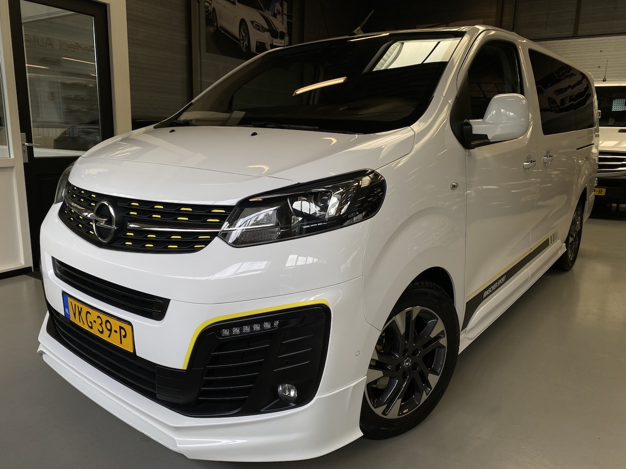 Opel Vivaro - 2.0 CDTI L3H1 DC Innovation Irmscher sport Adaptive Cruise, Navi, Camera, Stoelverwarming - AutoWereld.nl