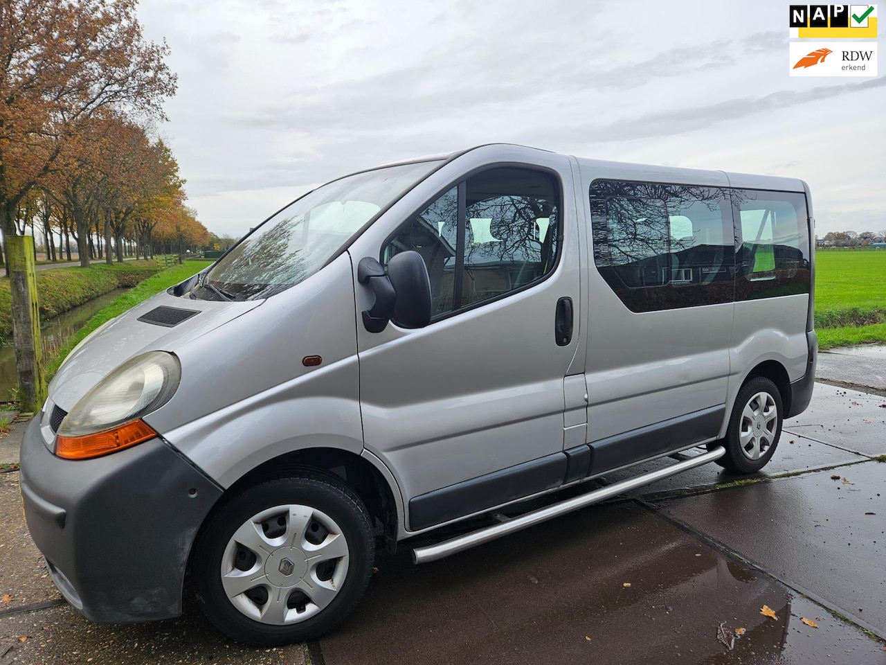 Renault Trafic Combi - 1.9 dCi L1H1/ airco/ 9 persoons/ bj 2005 ( euro 4) - AutoWereld.nl