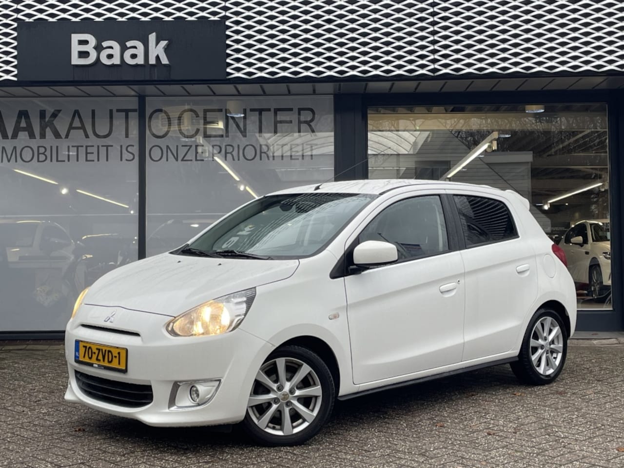 Mitsubishi Space Star - 1.2 Intense+ | Climate control | Keyless - AutoWereld.nl