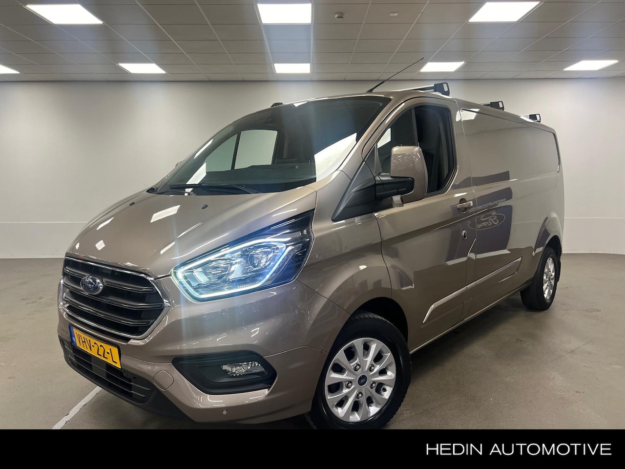 Ford Transit Custom - 300 L2H1 Limited 130PK Automaat | Camera | Wegkl. Imperiaal | Trekhaak - AutoWereld.nl