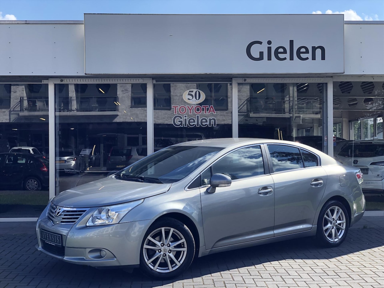 Toyota Avensis - 1.8 VVT-I SEDAN Executive Business | Trekhaak, Parkeersensoren, Lichtmetalen velgen, Navig - AutoWereld.nl