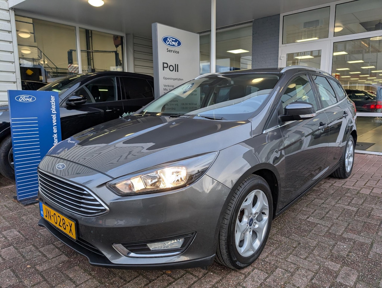 Ford Focus Wagon - 125pk EcoBoost Titanium Trekhaak Climat Cruise Voorruitverwarming Seat pack Dealeronderhou - AutoWereld.nl