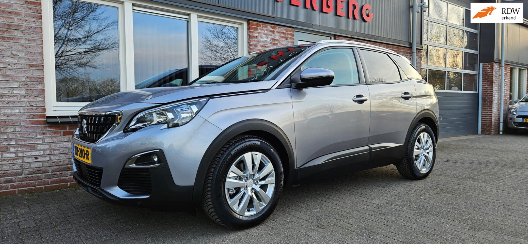 Peugeot 3008 - 1.6 e-THP GT Line Automaat! Trekhaak! Nette Auto! Dealer Onderhouden! Camera! Navigatie! - AutoWereld.nl