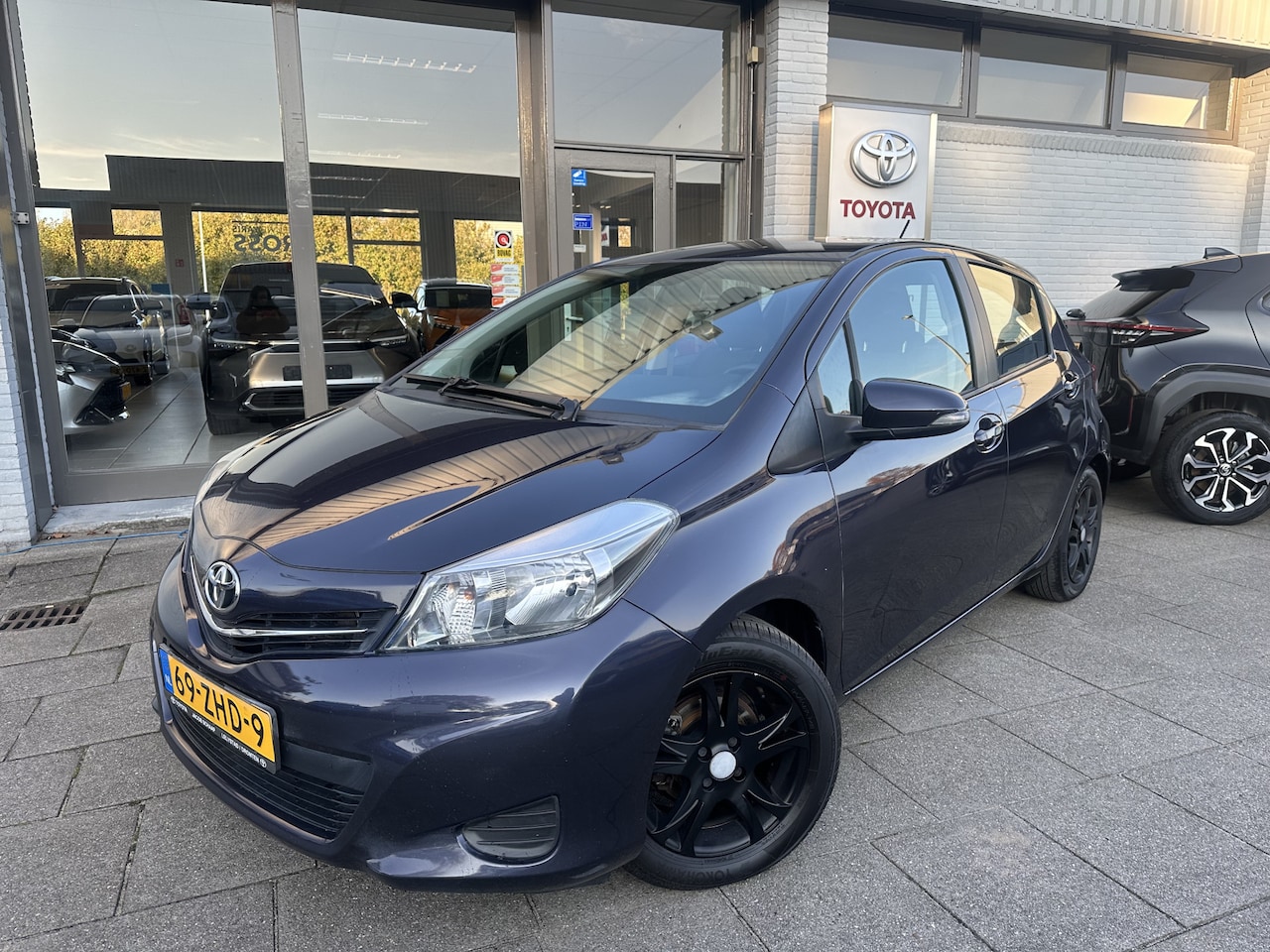 Toyota Yaris - 1.3 VVT-i Aspiration 2e Eigenaar Trekhaak LM Velgen Dealer Onderhouden - AutoWereld.nl