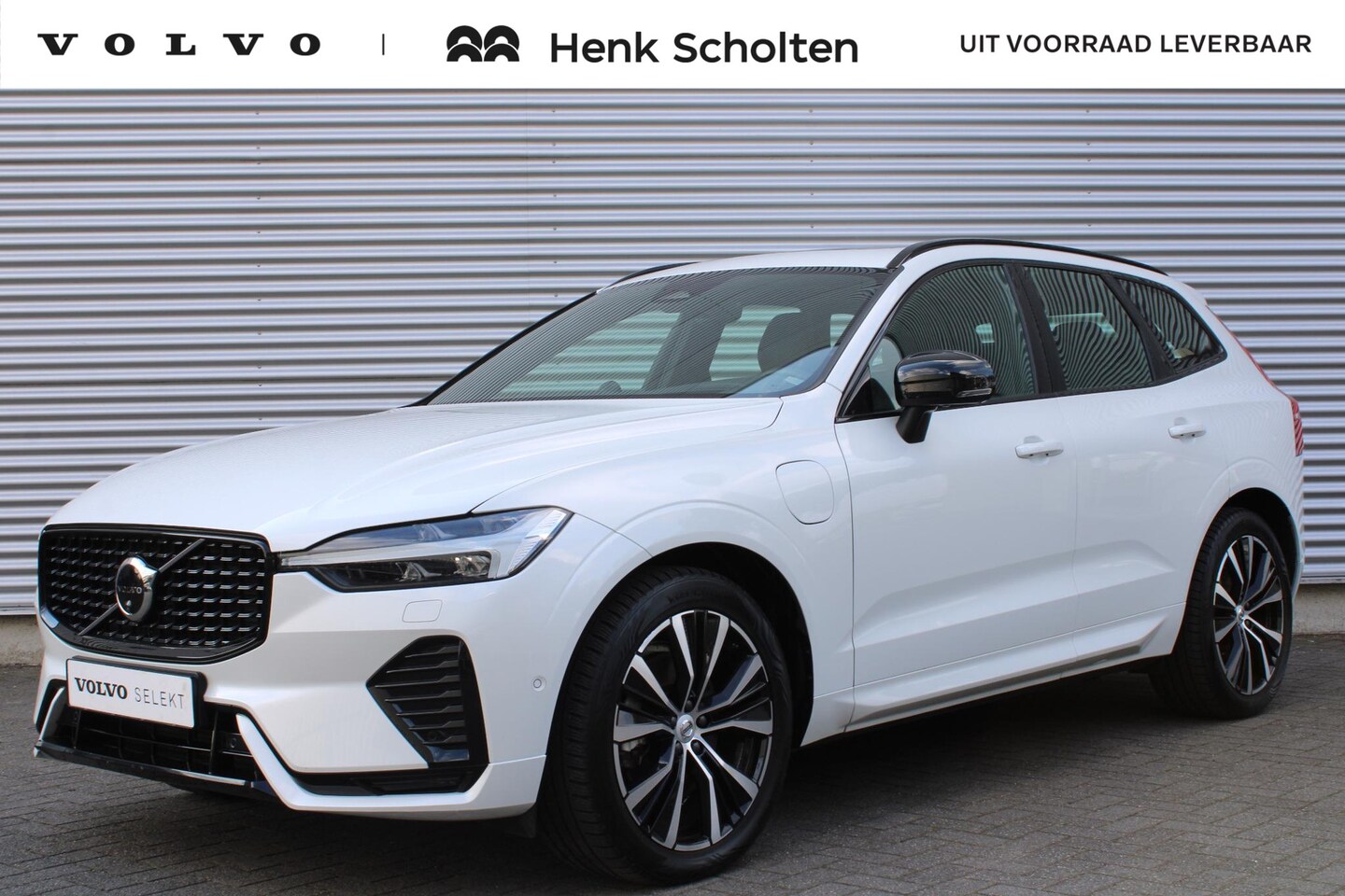 Volvo XC60 - Recharge T6 AUT8 350PK AWD Ultimate Dark, Luchtvering, Elektrisch bedienbaar glazen panora - AutoWereld.nl