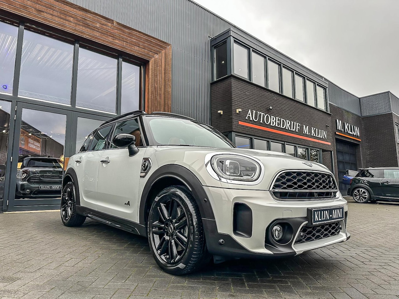 MINI Countryman - Mini 2.0 Cooper S E ALL4 aut 220pk/bruin leer/navi/led/pano - AutoWereld.nl