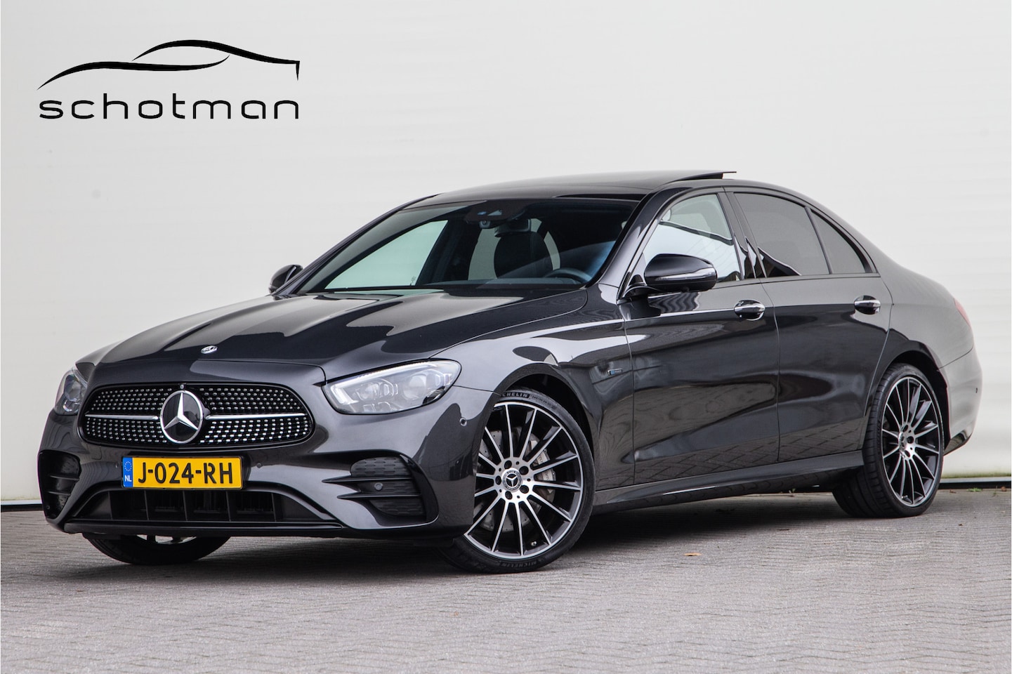 Mercedes-Benz E-klasse - 300 e AMG Nightpack, Pano, Widescreen, Burmester, Facelift, Memory, Hybrid - AutoWereld.nl