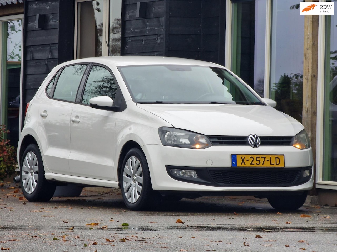 Volkswagen Polo - 1.2-12V Comfortline 1.2-12V Comfortline (Airco / 5 Deurs / Navigatie / Parkeersensoren / Stoelverwarming) - AutoWereld.nl