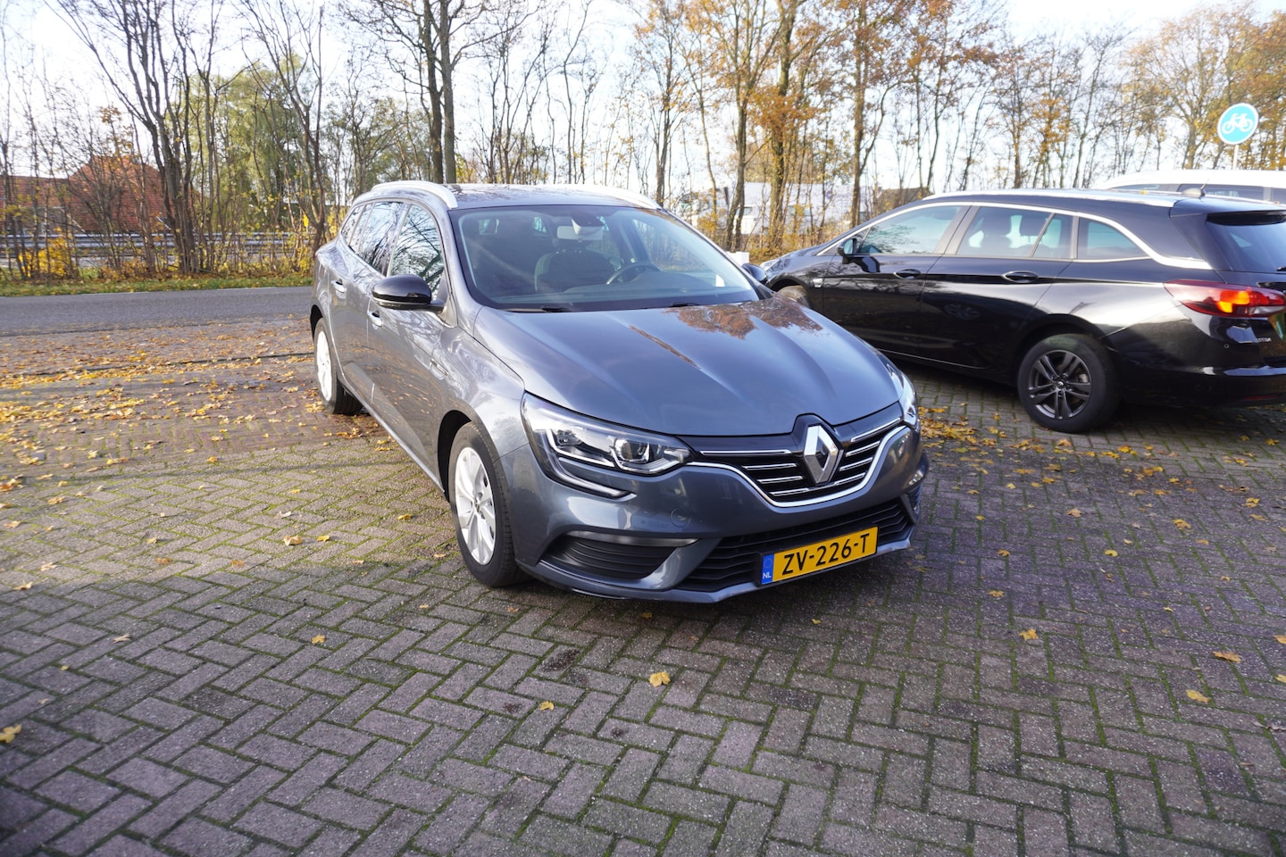 Renault Mégane Estate - 1.3 TCe Limited AUTOMAAT CRUISE CARPLAY NAVI - AutoWereld.nl