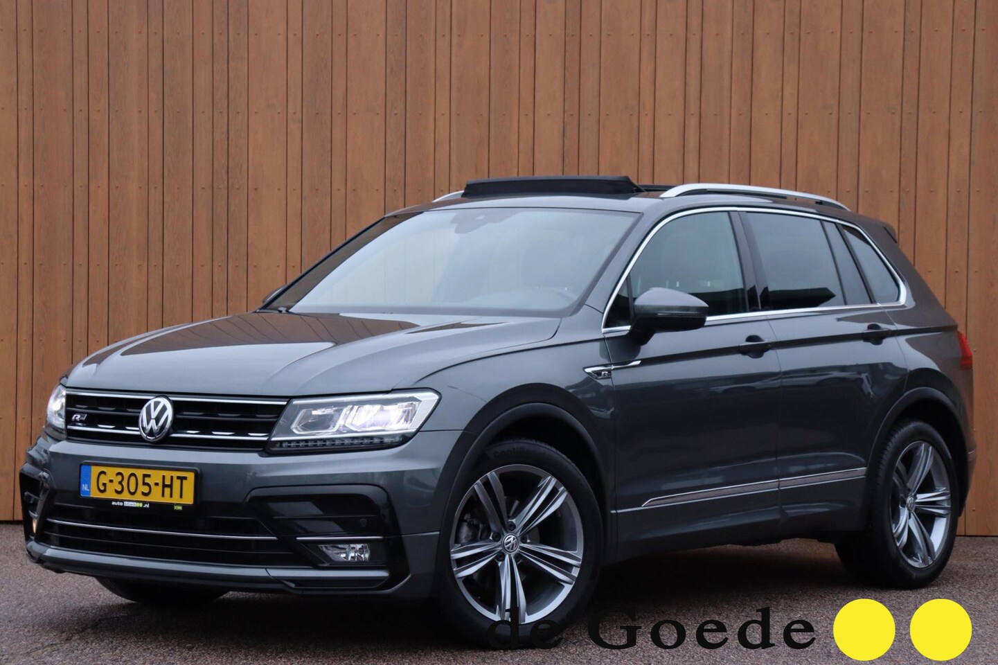 Volkswagen Tiguan - 1.5 TSI Comf.Bus.R-line schuifdak el.trekhaak klep camera org. NL-auto - AutoWereld.nl